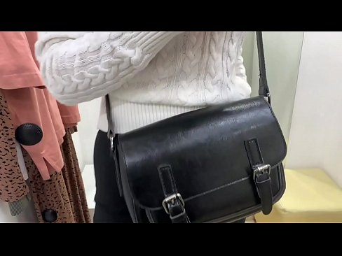 ❤️ 年轻婊子FeralBerry在试衣间用假阳具公开自慰 ️ 自制毛片