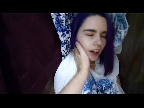 ❤️ 在衣柜里发现我的妹妹并帮助她射精 ️ 自制毛片